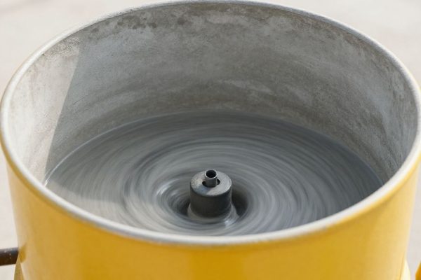 Ile cementu na metr sześcienny betonu?